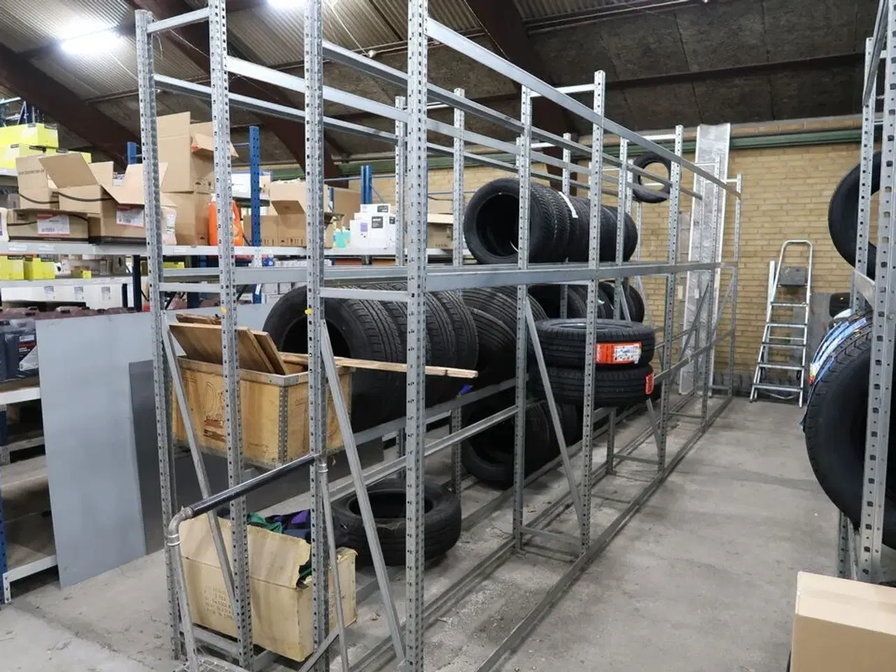 Billede 1 - 8 fag dækreoler uden indhold