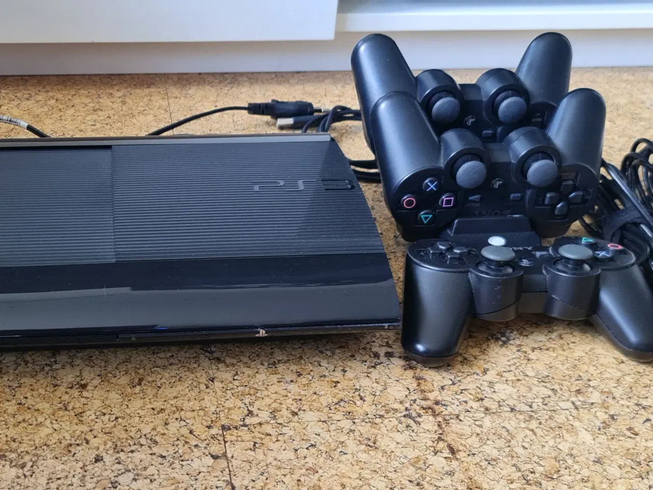 Billede 1 - Playstation 3 med 3 controller, og spil