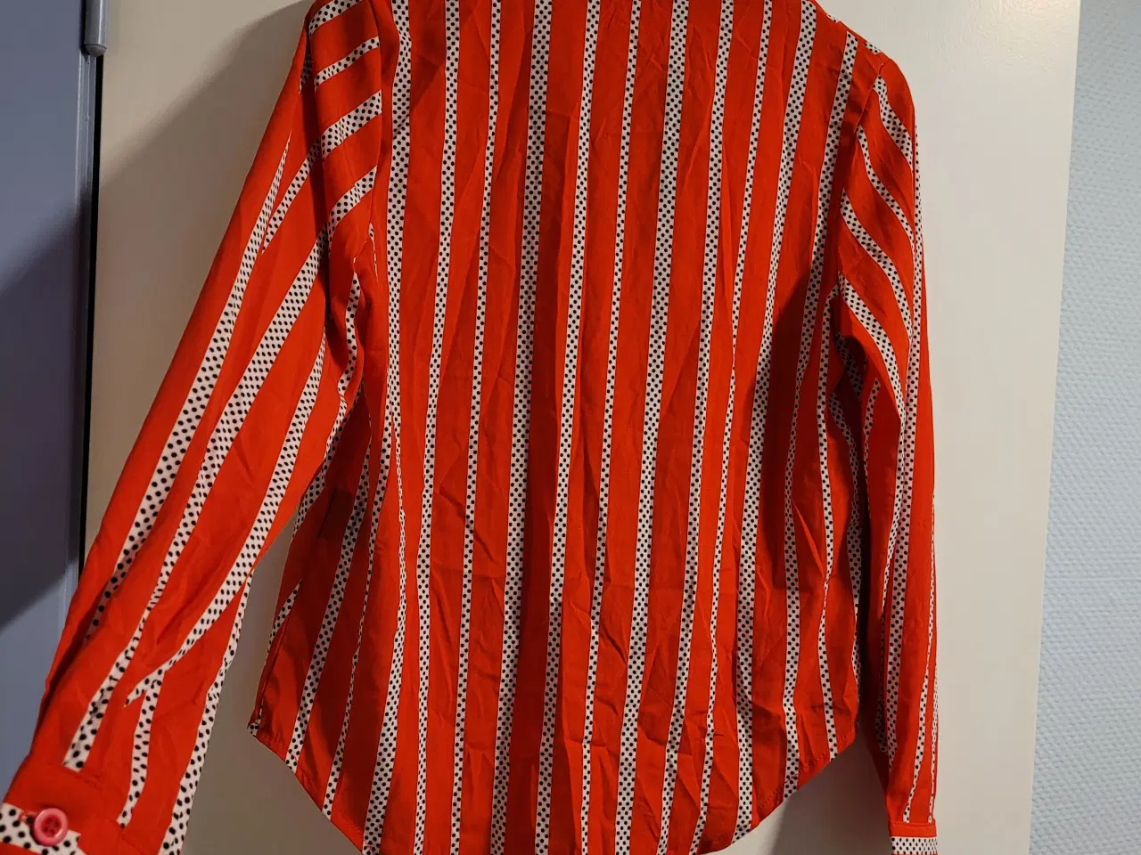 Billede 2 - NY Frisk skjorte str. M (Projekt Unknown)