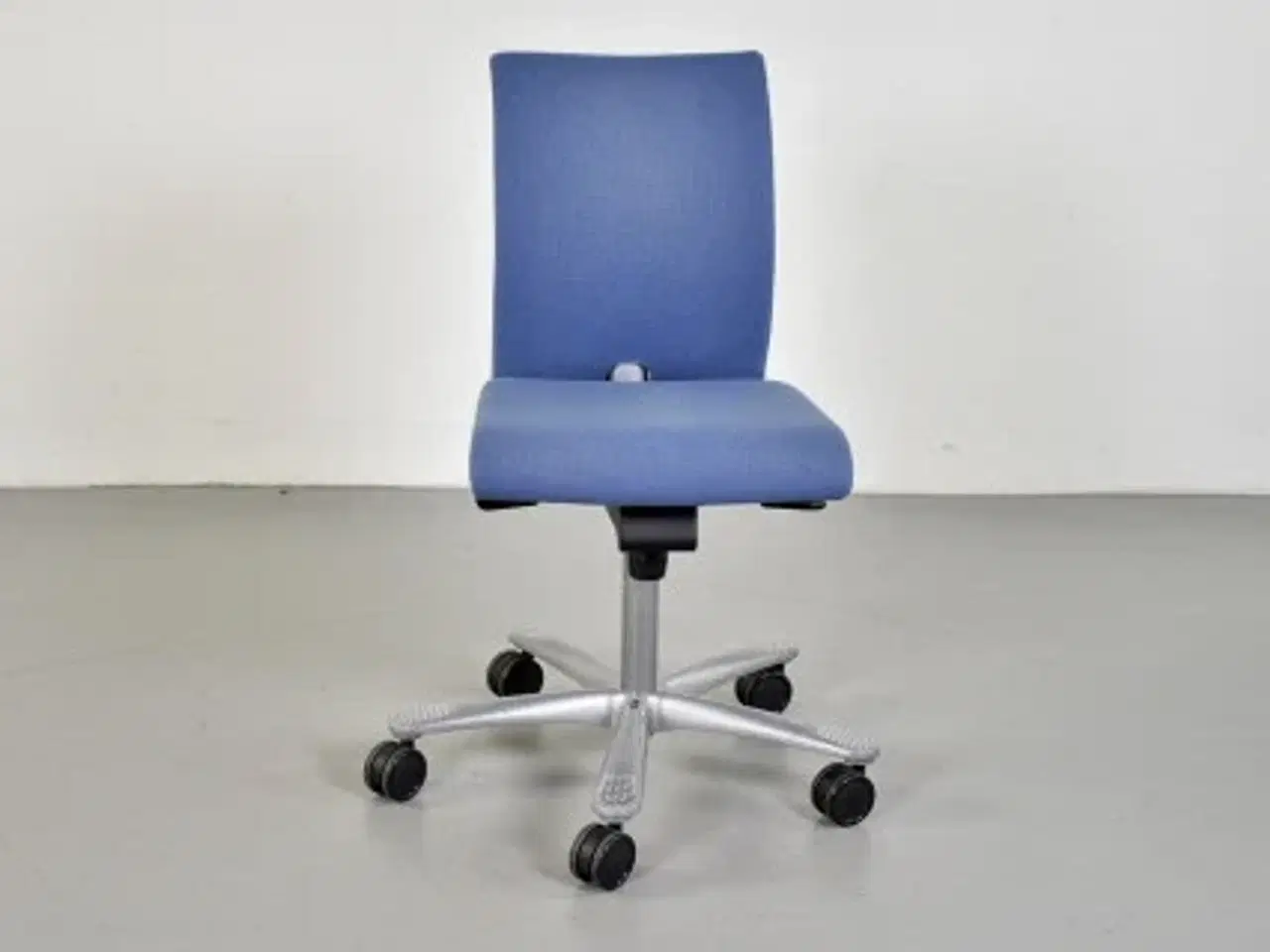 Billede 1 - Häg h04 credo 4200 kontorstol med lyseblåt polster og gråt stel