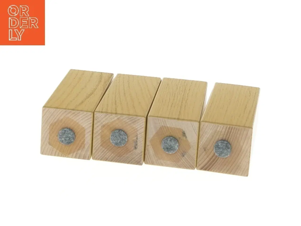 Billede 6 - Sæt af møbelben fra IKEA (str. 12,5x5,5x5,5 cm)
