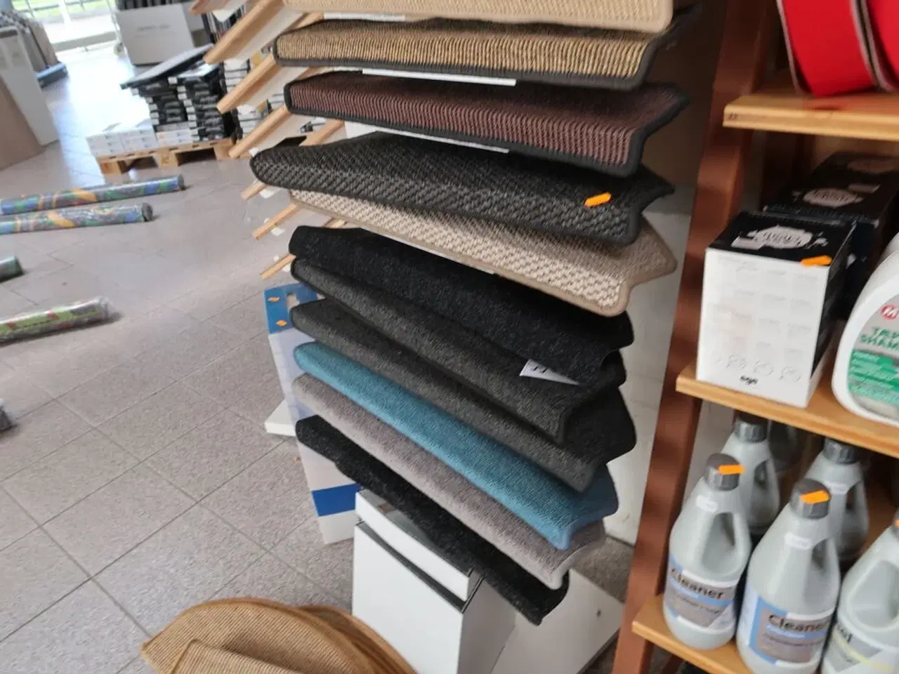 Billede 3 - Stativ med div. Trappetæpper