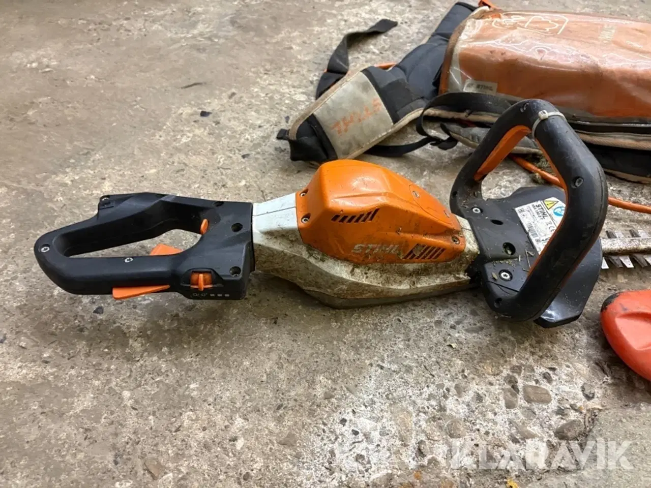 Billede 3 - Hækkeklipper Stihl HSA 130 T med rygbatteri AR 3000