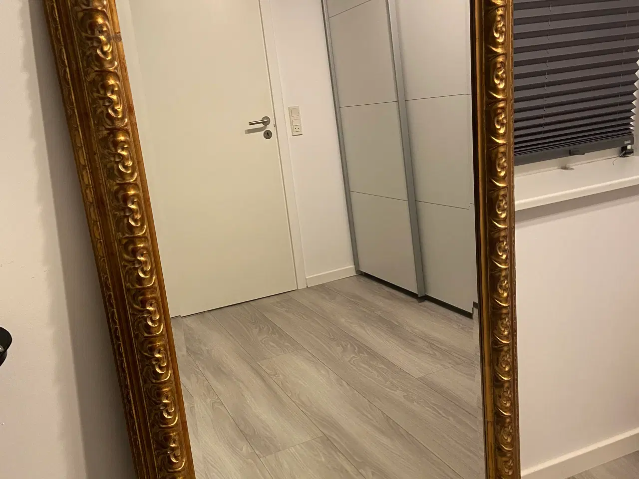 Billede 1 - Spejl med guldfarvet kant