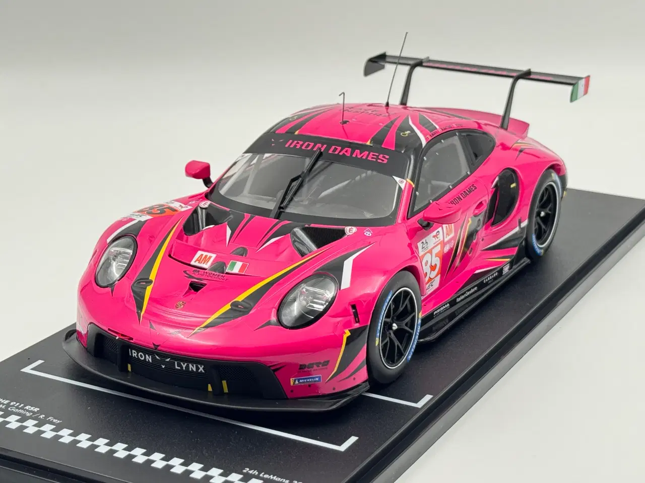 Billede 1 - 2023 Porsche 911 GT3 RSR - Michelle Gatting - 1:18