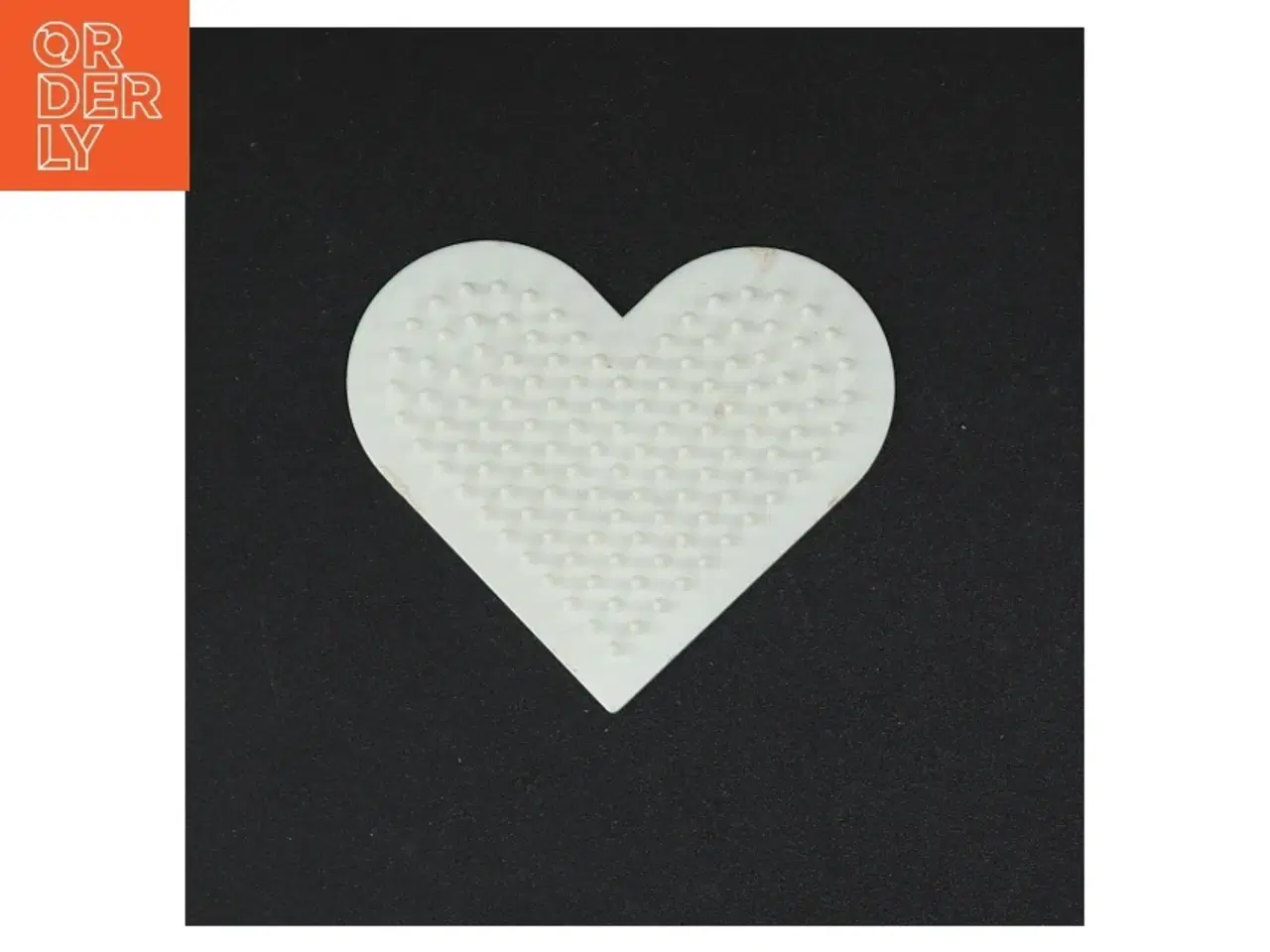 Billede 1 - Hjerteformet Perleplade fra Hama (str. 9 x 8 cm)