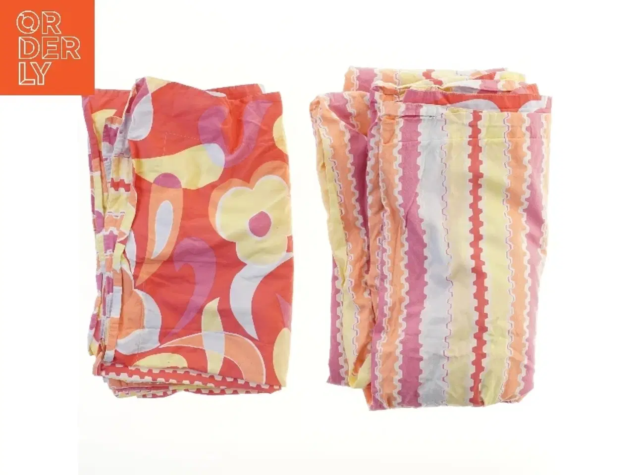 Billede 1 - Sengetøjssæt med retro mønster (str. puder 90x58 cm, dyne 200x240 cm)