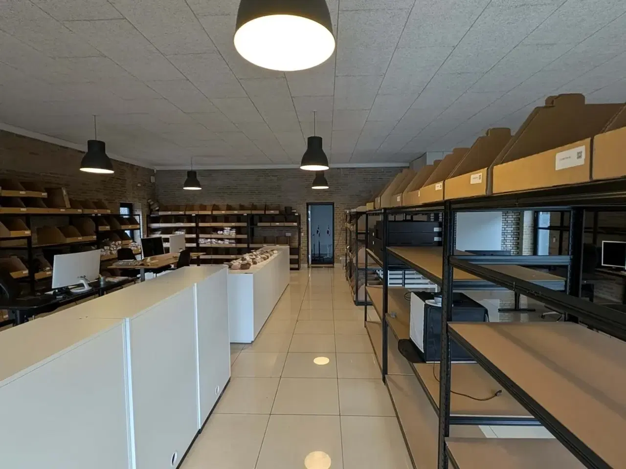 Billede 1 - Kontor med lager (Erhverv)