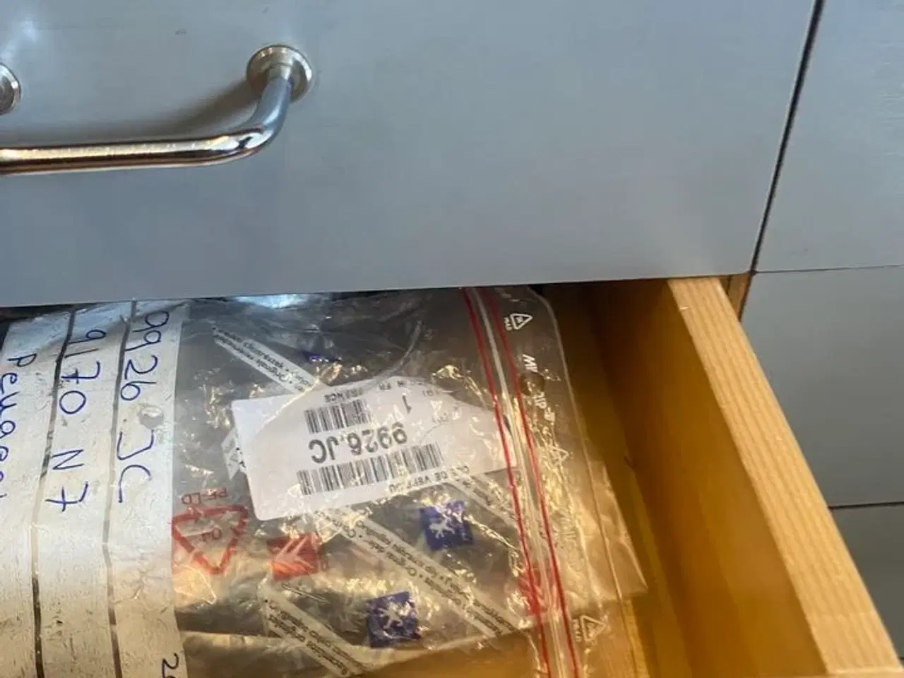Billede 35 - Indhold i skuffer nøgler mm ( se foto)