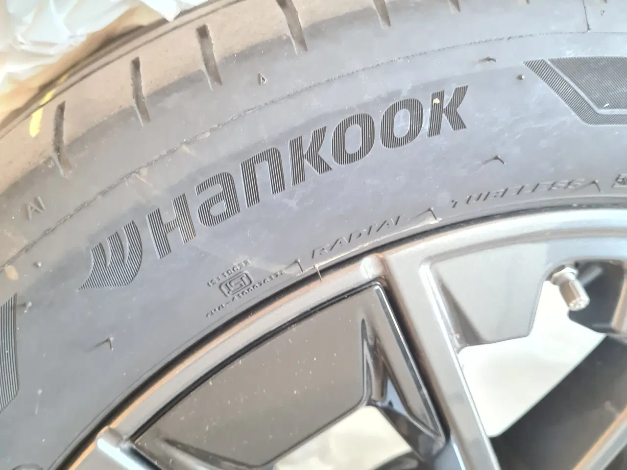 Billede 6 - 4 stk. Org. BMW dæk til I4. 2 stk. 245/45/18 og 2 
