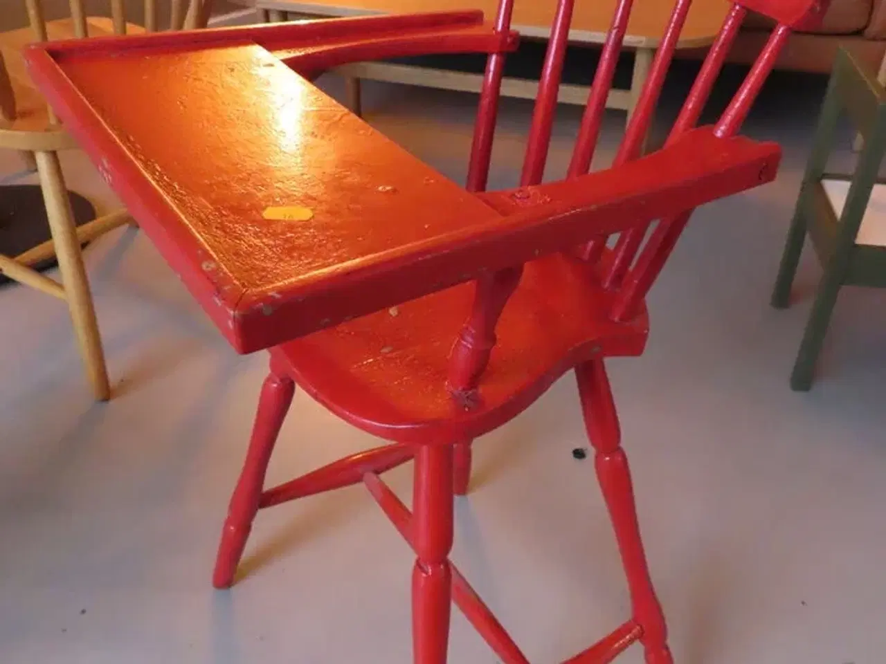 Billede 8 - 4 stk. cafeborde med stole, samt børnestol og bord