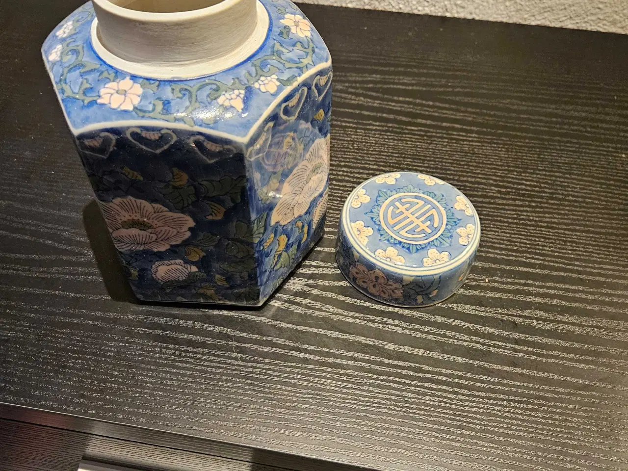 Billede 1 - Flot kinesisk Krukke med låg. 
