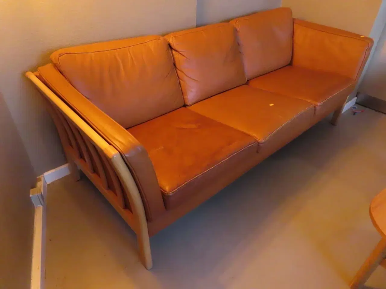 Billede 3 - Sofa med sofabord