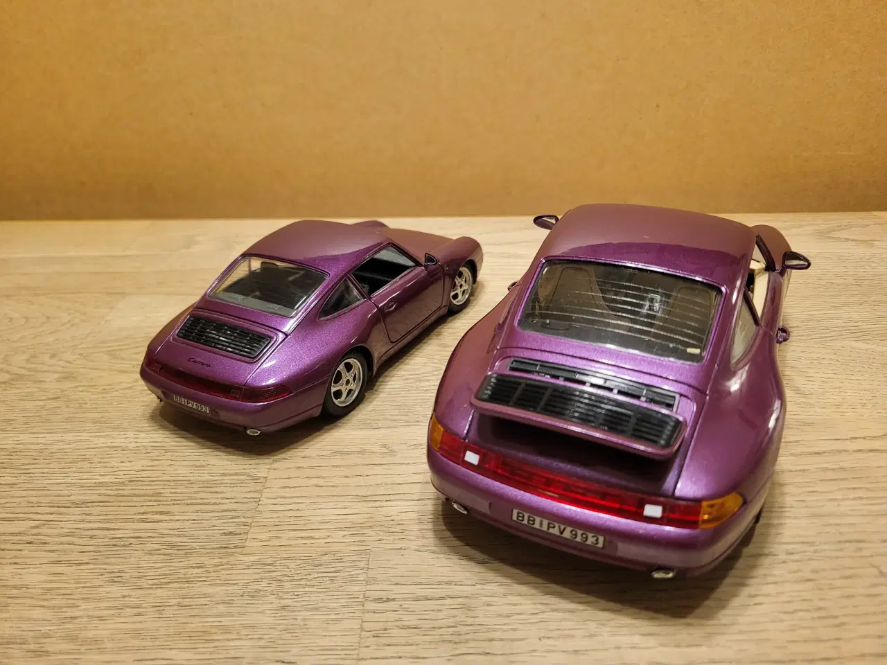 Billede 3 - Modelbiler 2 stk. Porsche Carrera 1993 250 kr.