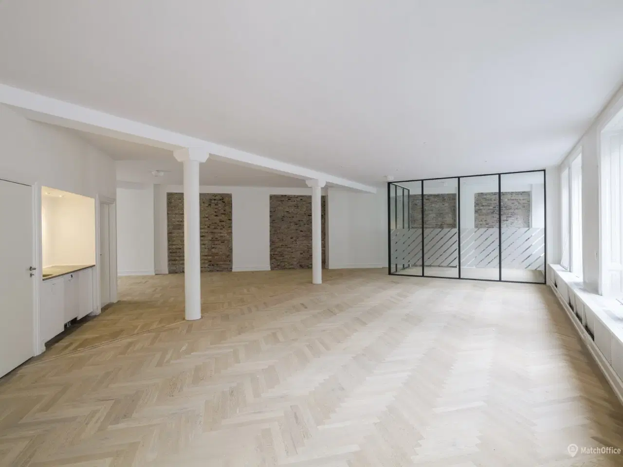 Billede 8 - Indbydende kontorer i stilsikre rammer