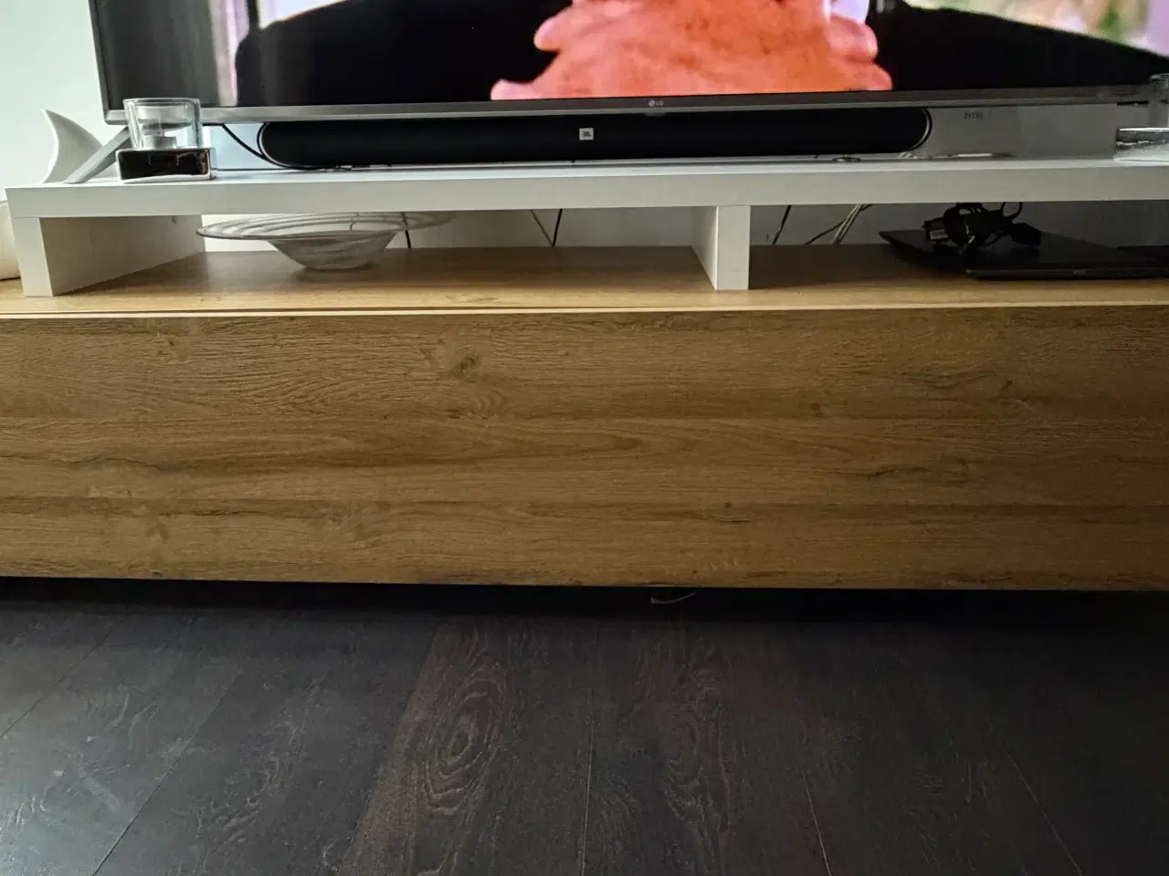 Billede 3 - Tv-bord med skuffer