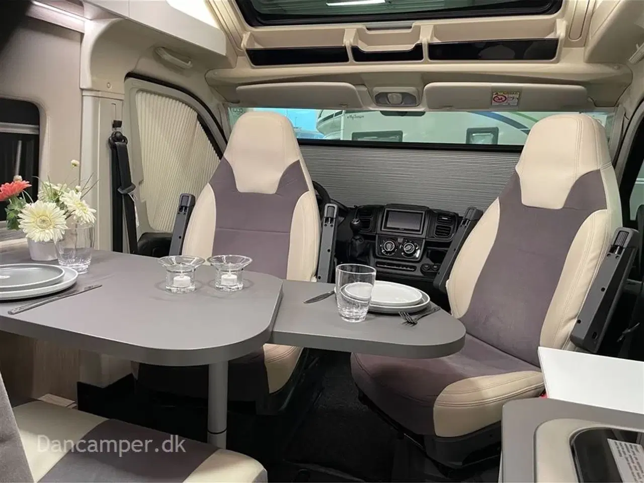 Billede 8 - 2023 - Chausson ROAD LINE V594 VIP MAX   UNDER KLARGØRING! Super spændende, kort van med to dobbeltsenge på tværs i køjesystem. 2,2, L motor , 140 HK, solcelle og markise m.m.