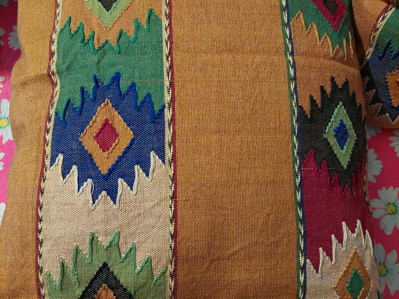 Billede 5 - pyntepuder med flot brun baggrund