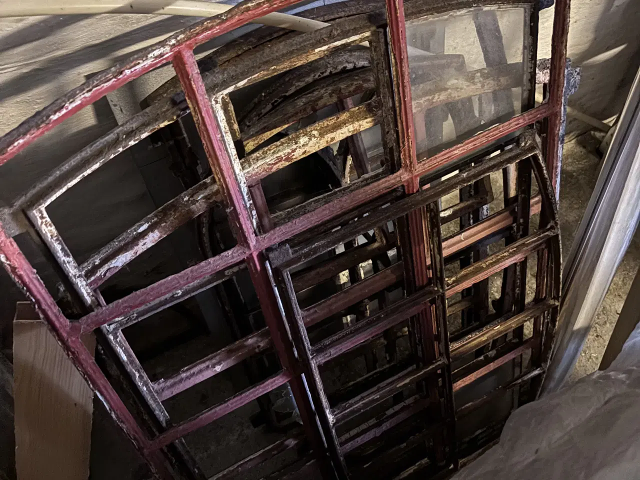 Billede 1 - SOLGT!   Diverse Gamle staldvinduer