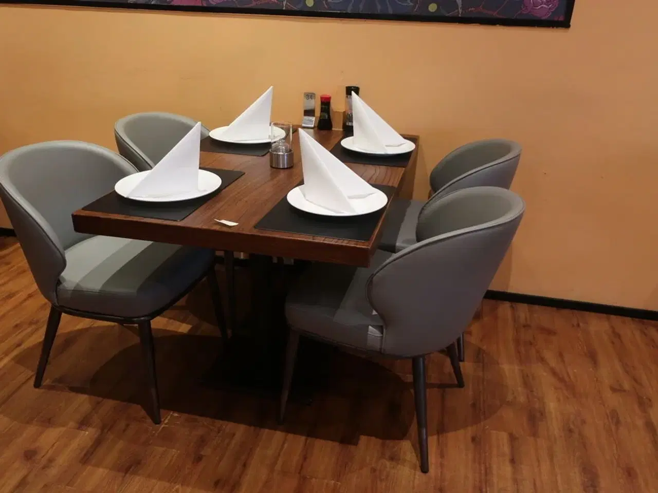 Billede 3 - 3 borde og 12 nye stole