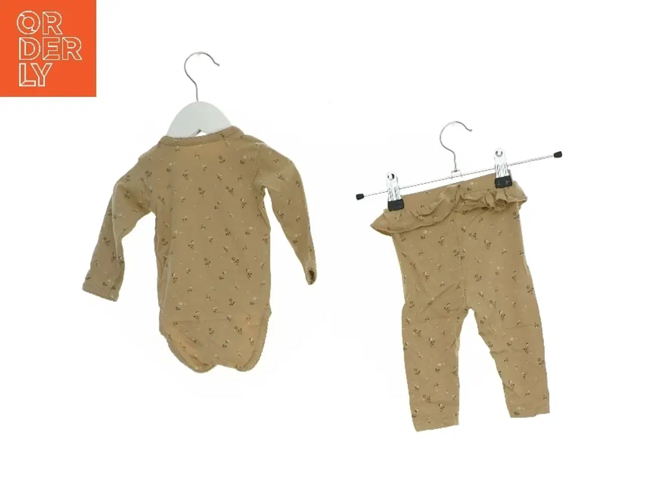 Billede 2 - Sæt børnetøj fra Sofie Schnoor (str. 62 cm)