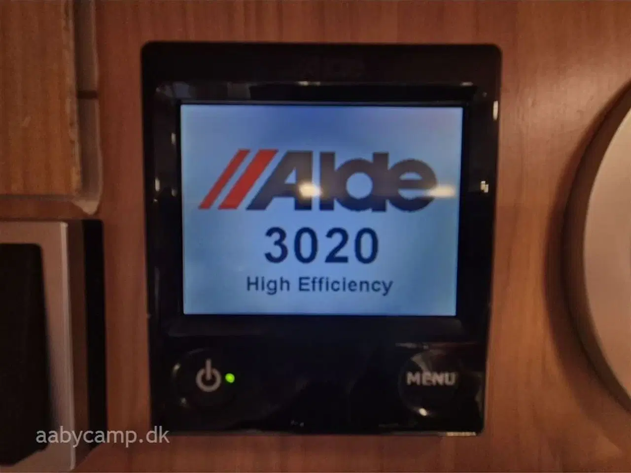 Billede 24 - 2015 - Hymer B 698   Automatgear. solceller. 200Ah Lithium batteri. 2000w Inverter. luftundervogn. hydrauliske støtteben. elektrisk markise. elektrisk indgangstrin. Queensbed. Kun 68,000 Km !!!