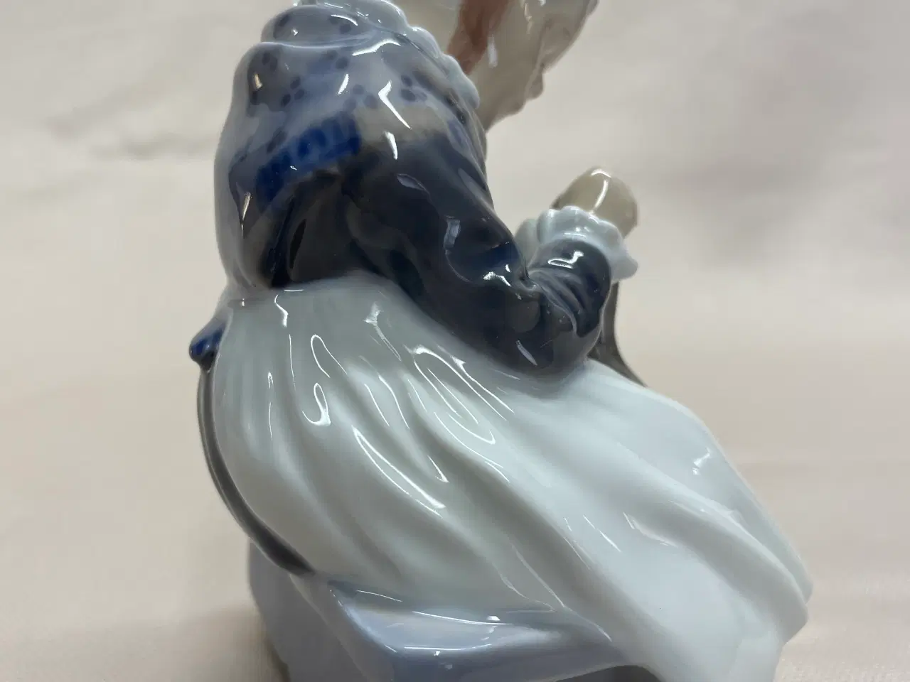 Billede 1 - Amagerpige. Porcelænsfigur