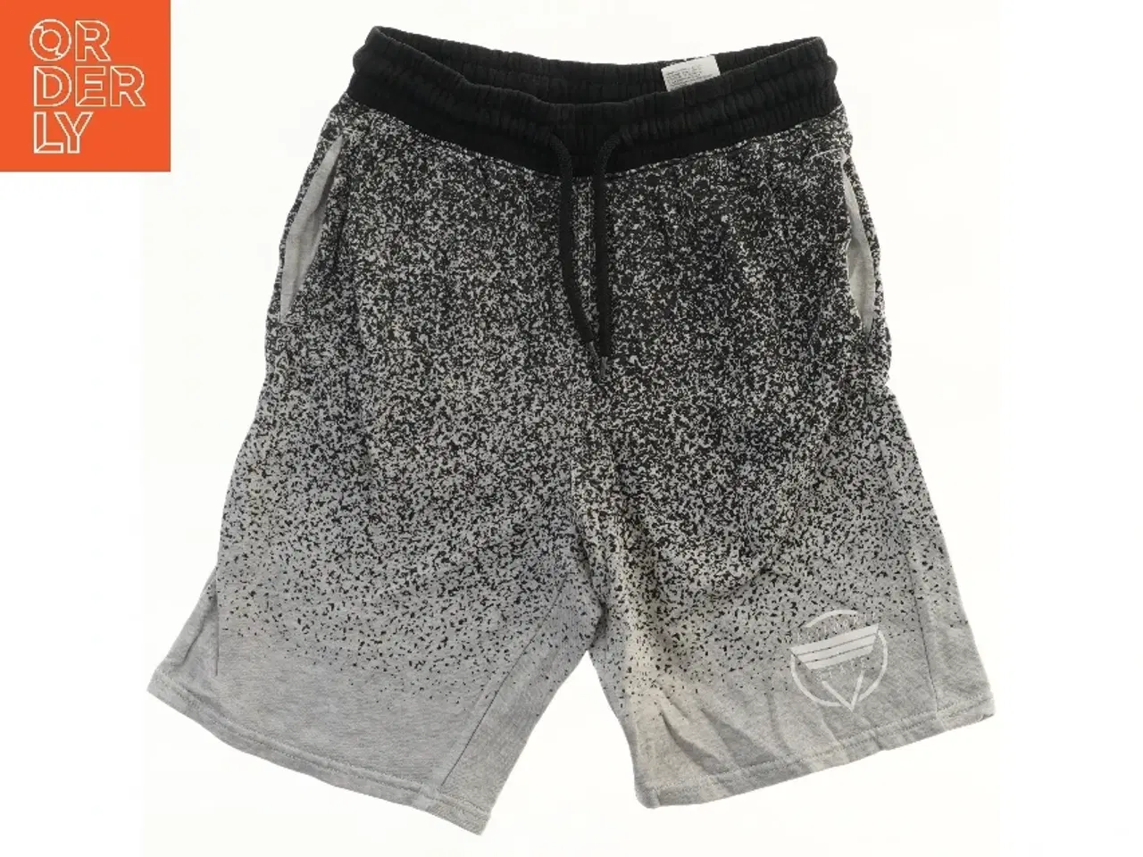 Billede 1 - Mønstrede shorts fra H&M (str. 146)