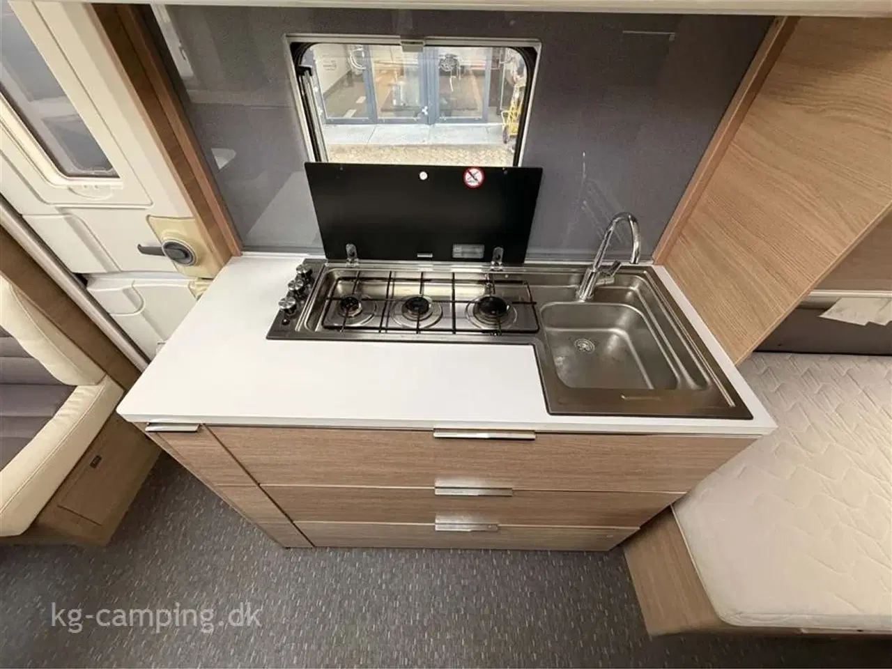 Billede 9 - 2016 - Adria Adora 542 UL   Enkeltsenge - Fortelt - Mover - Aircondition.