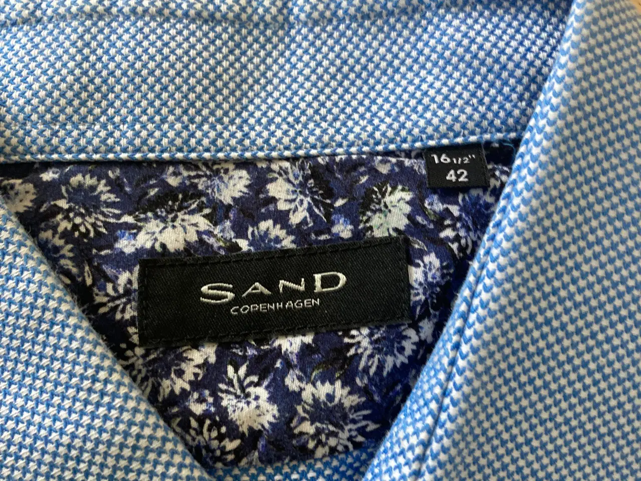Billede 2 - Lysblå mønstret herreskjorte fra SAND; str 42.
