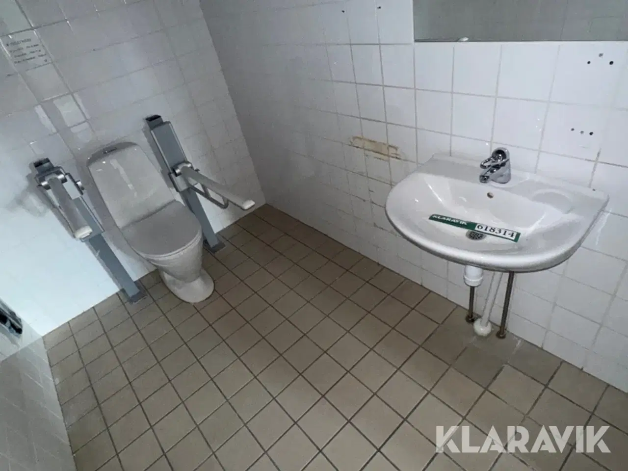 Billede 1 - Handicap Toilet og håndvask