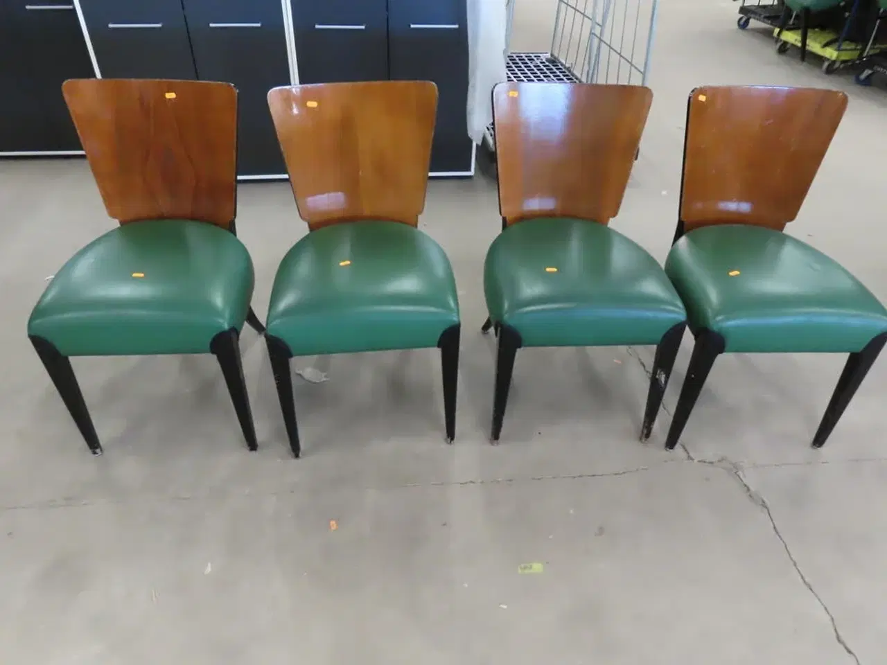 Billede 2 - 4 stk. Stole med træryg og grøn læder