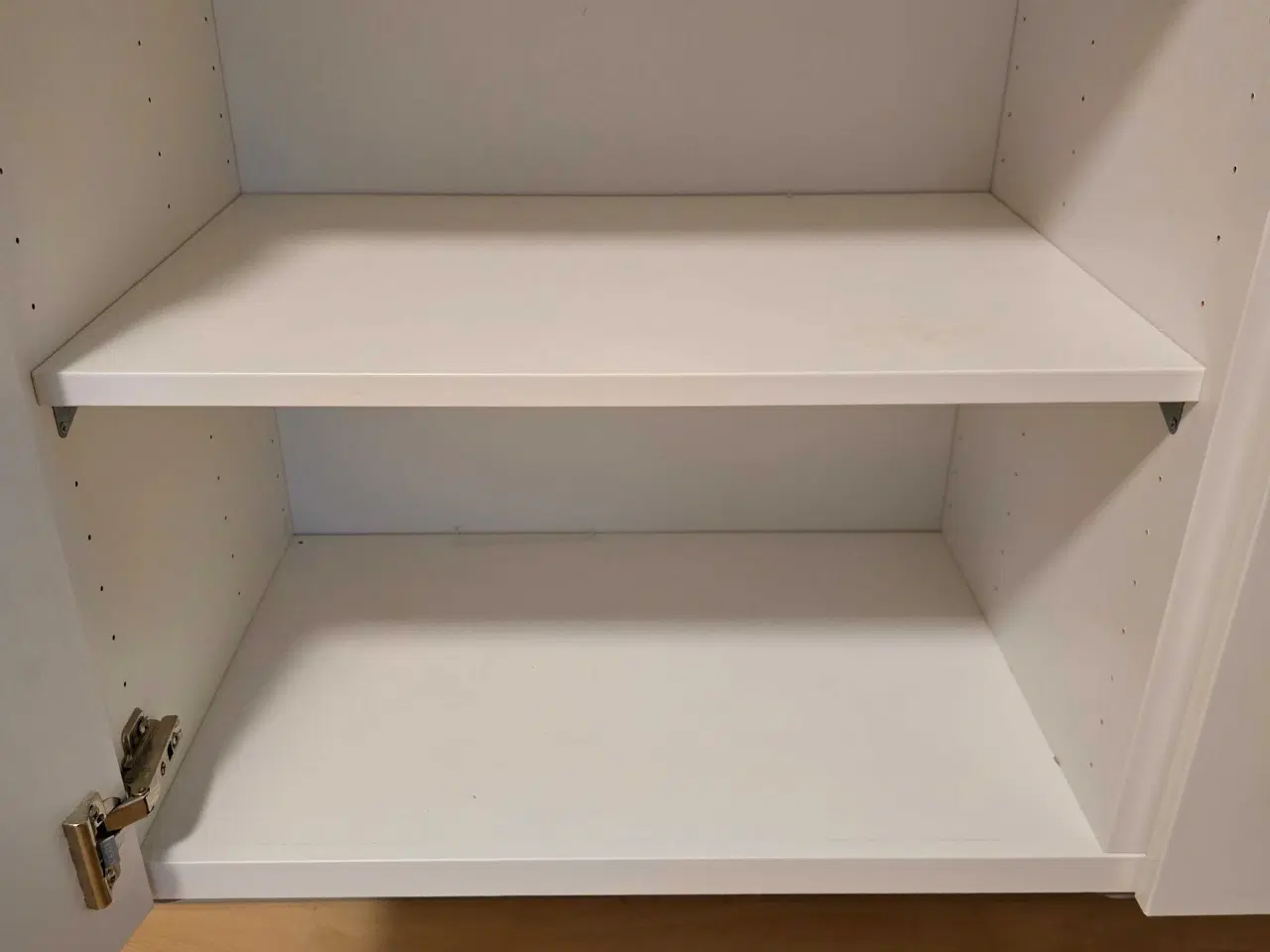 Billede 3 - Skænk/reol, Rå, træhylder 