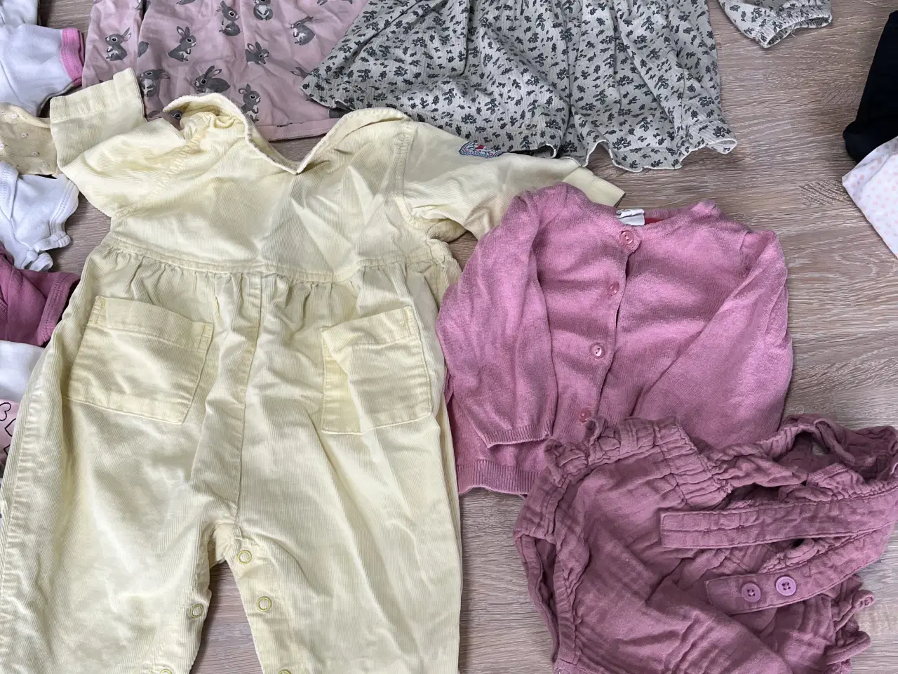 Billede 3 - Baby tøj størrelse 68