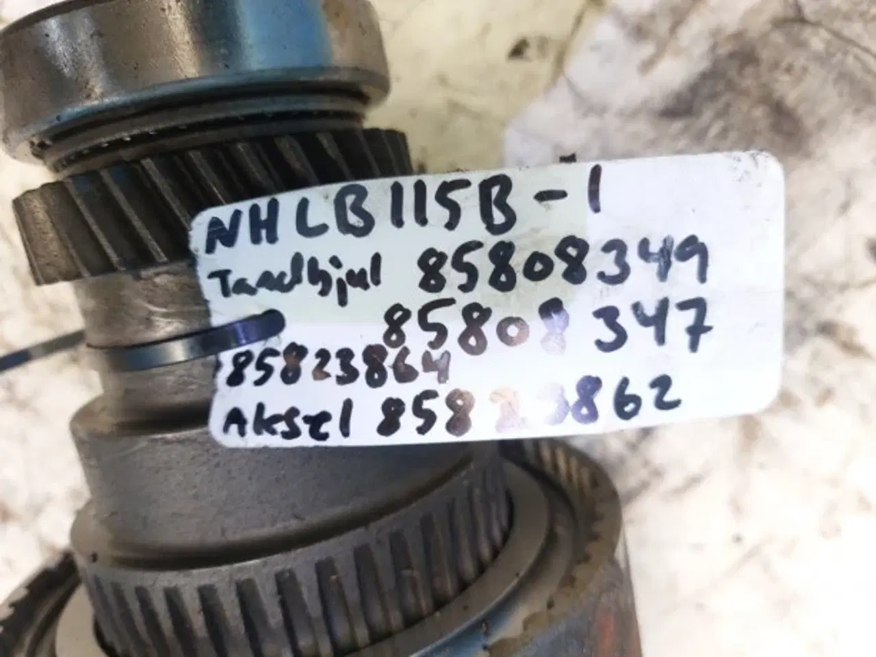 Billede 2 - New Holland LB115B Tandhjul og aksel 85808349,85823862