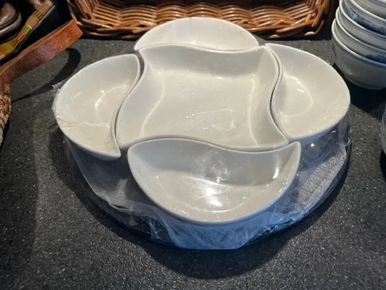 Billede 4 - Elegant serveringssæt i hvidt porcelæn