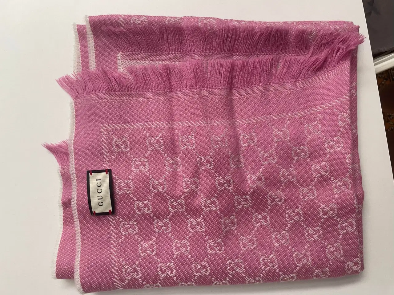 Billede 5 - Gucci tørklæde - kun brugt 2-3 gange - 48x180 cm.