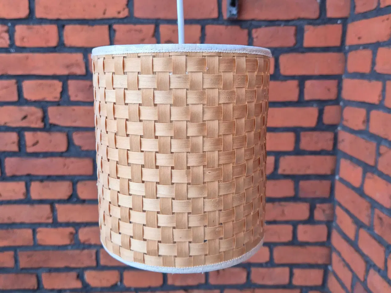 Billede 2 - Sød retrolampe i flet med det hyggeligste lys