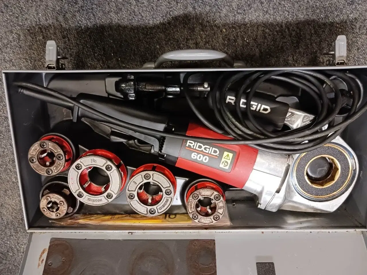 Billede 3 - UDLEJES - Ridgid 600 elhåndklub