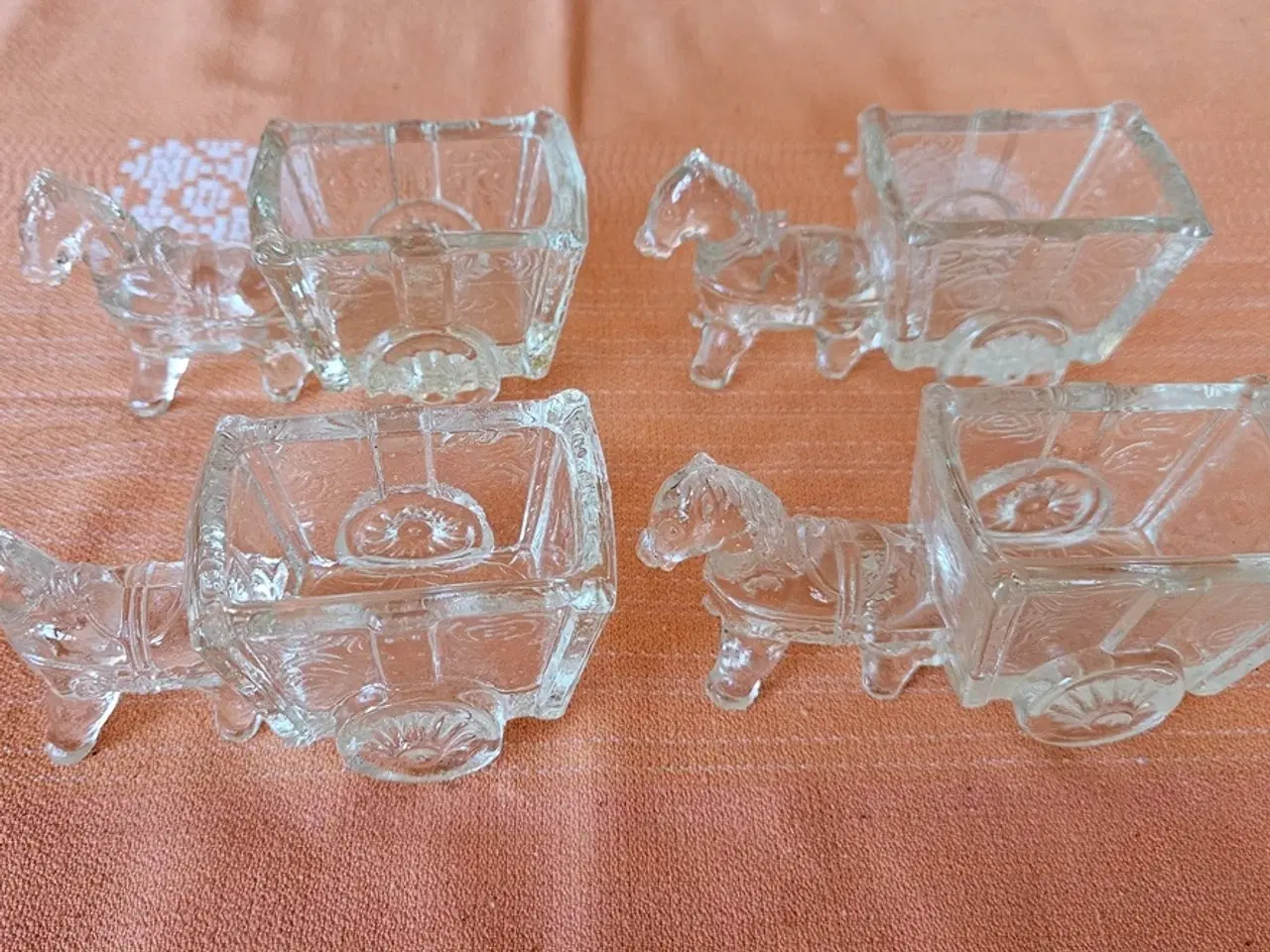 Billede 1 - 4 Saltkærrer i presset glas