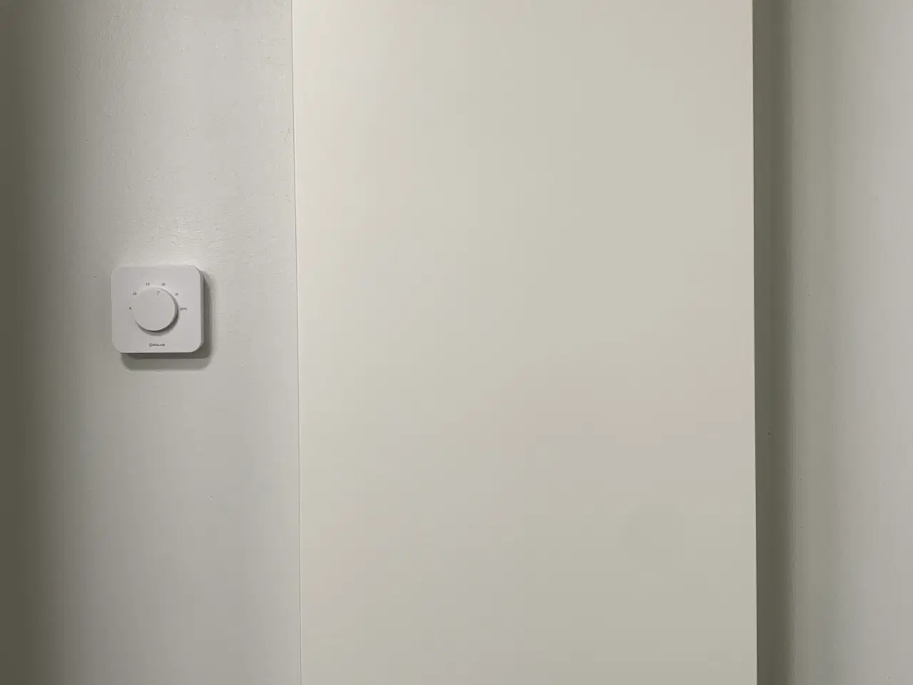 Billede 2 - Badeværelsesskab i hvid