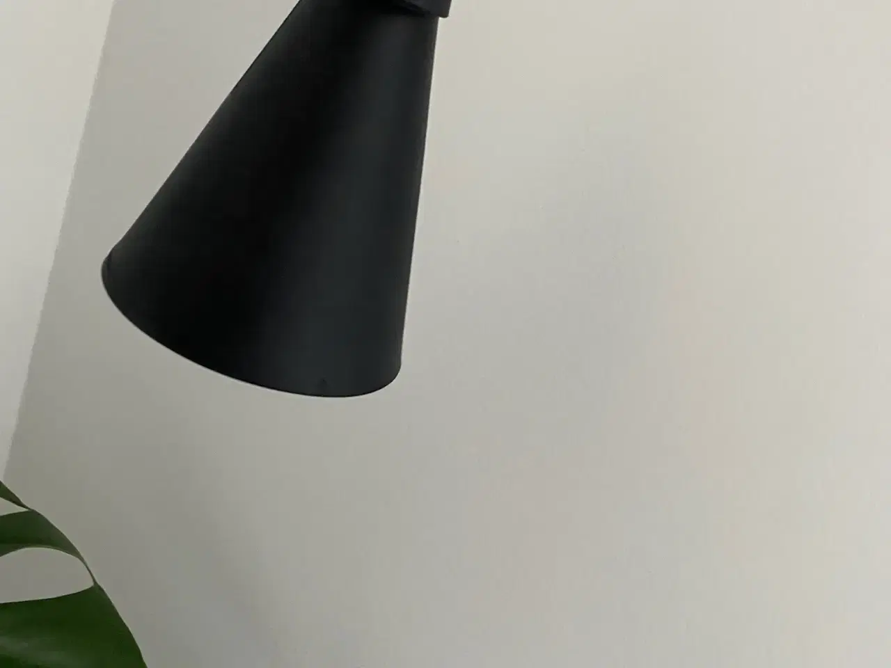 Billede 6 - Sort lampe fra MENU med fire funktioner