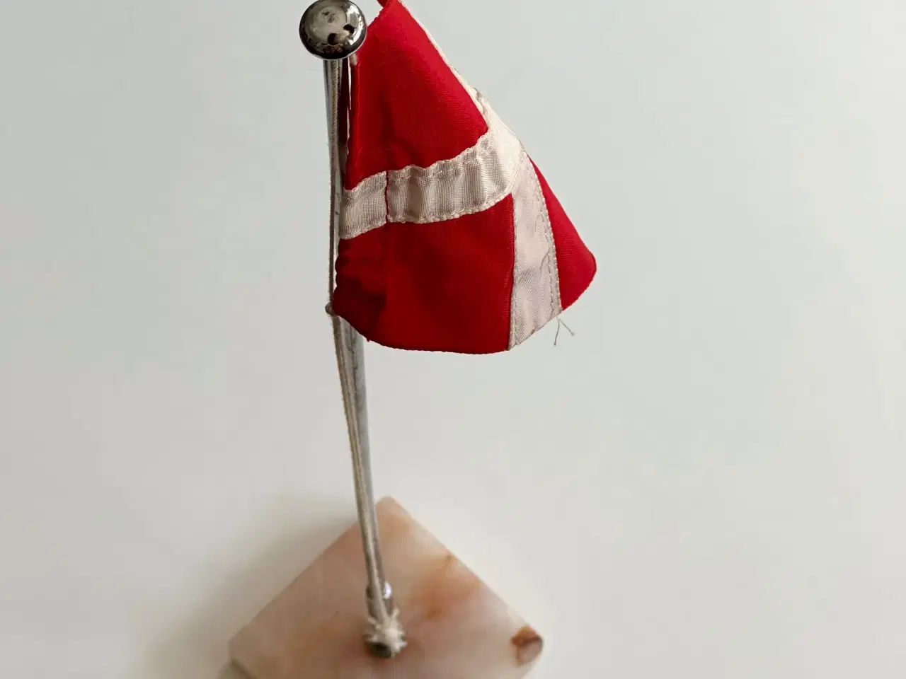 Billede 5 - Bordflag, lyserød base