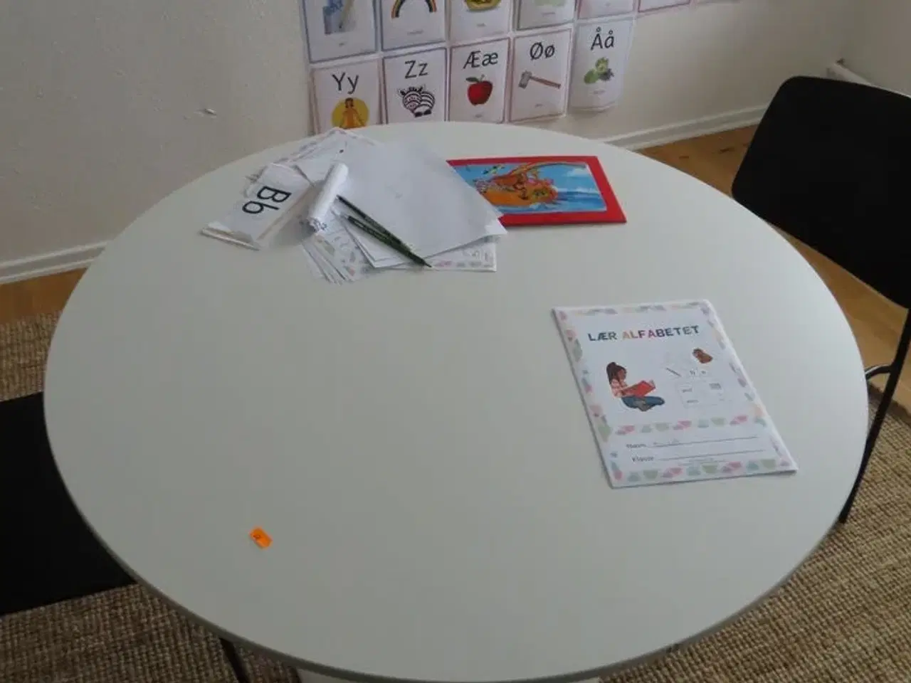 Billede 5 - 2 stk. Borde, stole, m.v.