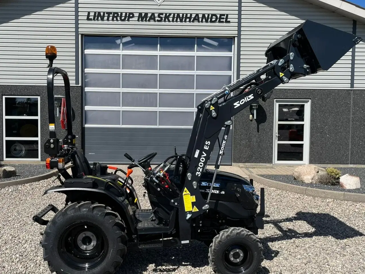 Billede 14 - Solis S26 6+2 gearmaskine Limited Edition i sort med brede hjul og Fuldhydraulisk frontlæsser