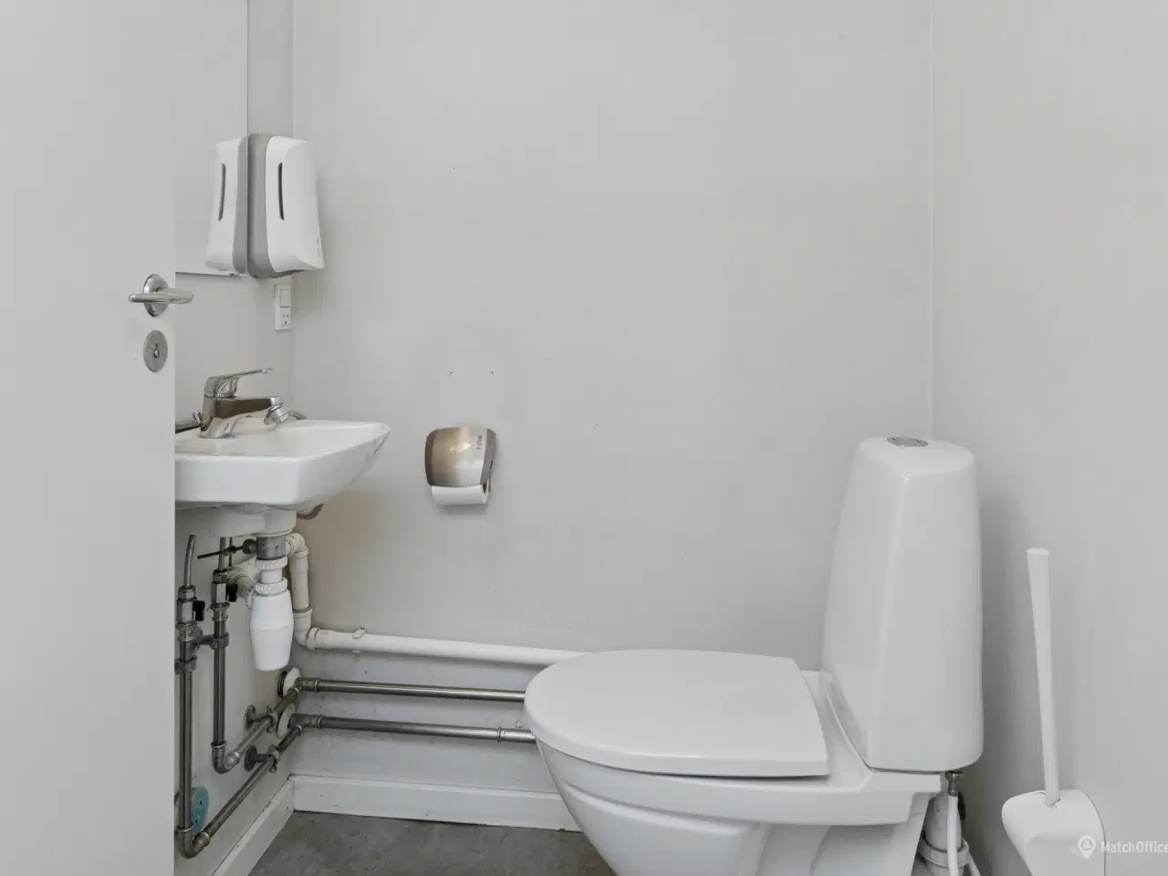 Billede 8 - Lager til leje i Glostrup med høj loftshøjde og porte samt central placering nær Ring 3 og E45