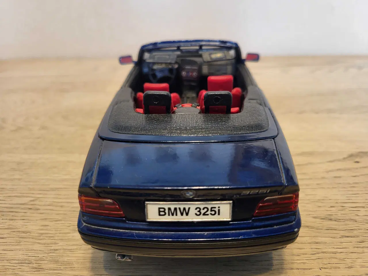 Billede 3 - Modelbil, BMW 325i Cabriolet 1993.  Skala 1/18.