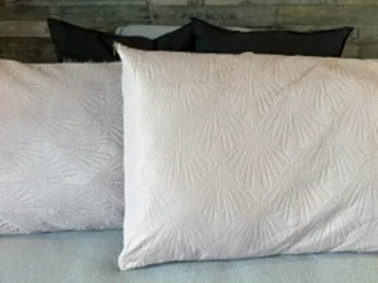 Billede 3 - Puder i 2 smukke rosa farver 