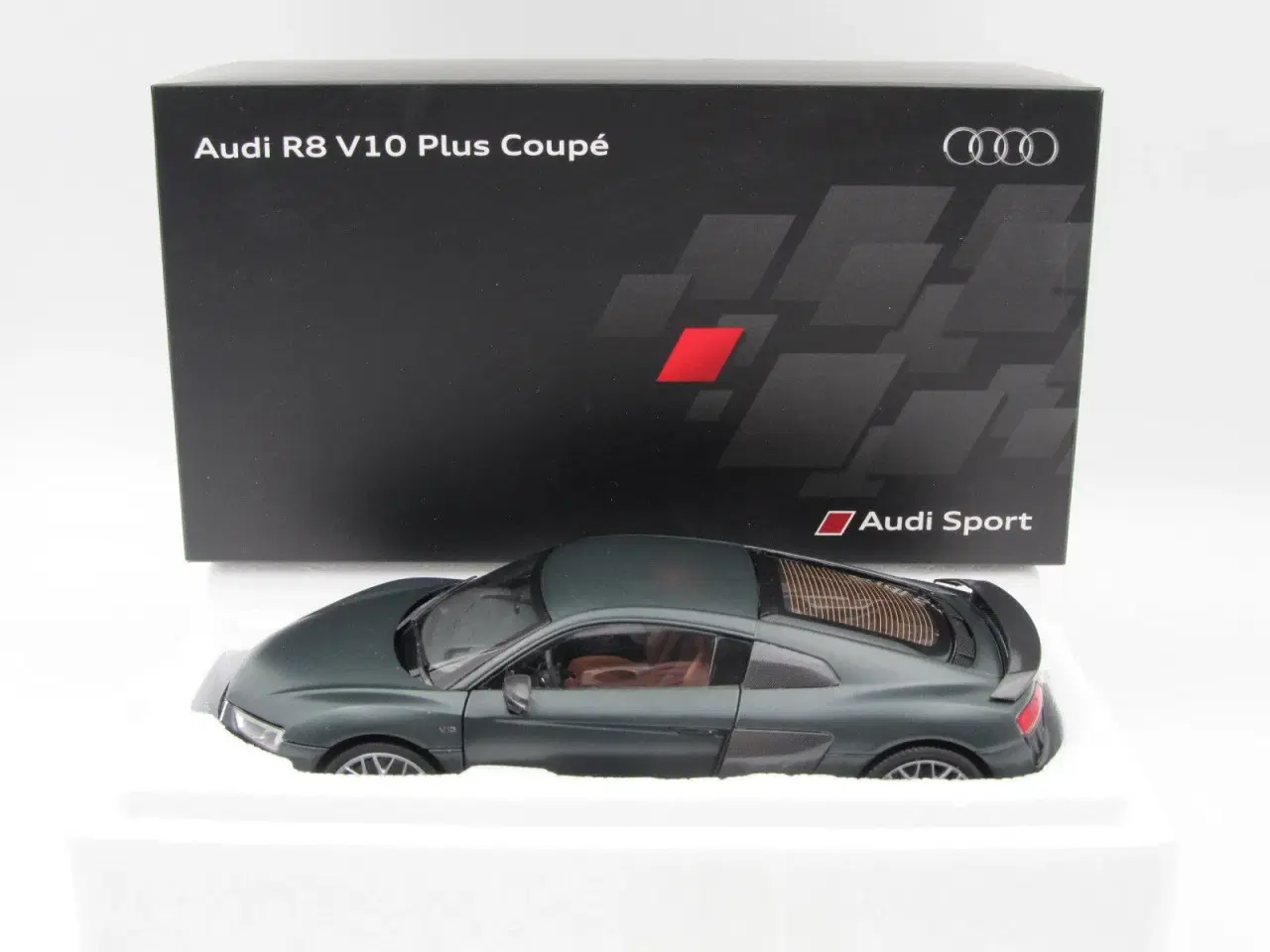 Billede 2 - 2016 Audi R8 V10 Plus Coupé 1:18 Dealer Edition