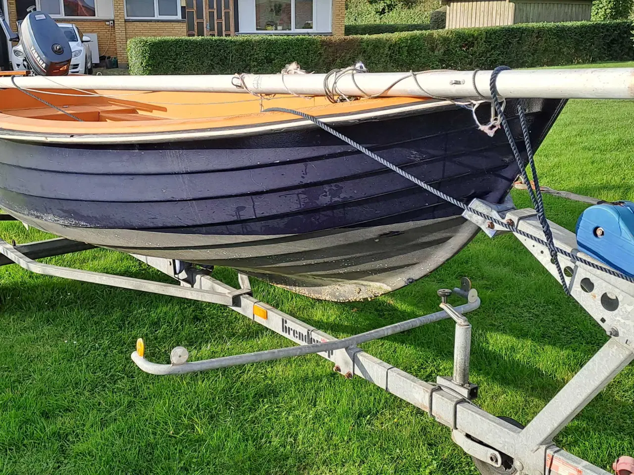 Billede 2 - Sejljolle med anhænger og motor
